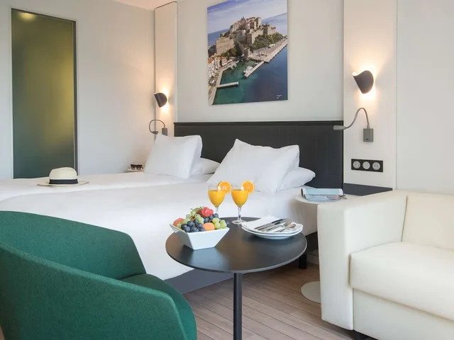 غرفة سوبيريور بسرير كوين مع أريكة، Mercure Ajaccio Centre 1/8