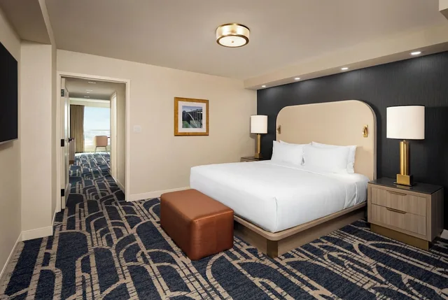 Suite, 2 King Beds, Falls View, Jetted Tub، Embassy Suites By Hilton Niagara Falls Fallsview 3/5