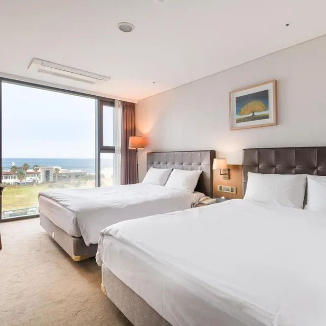 غرفة عائلية بسريرين منفصلين بإطلالة على البحر، Grabel Hotel Jeju 2/5