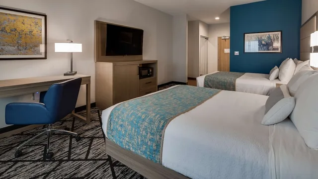 غرفة قياسية بسريرين كوين، Best Western Plus Mid County 9/10