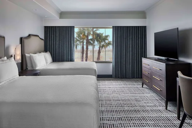 جناح بسريرين كوين مع أريكة، La Bellasera Hotel & Suites Paso Robles, Tapestry by Hilton 1/1
