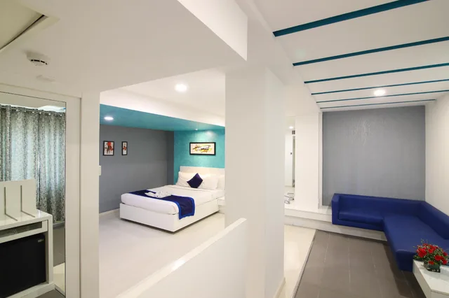 Suite, King Bed, Icon Select by Bhagini 2/2