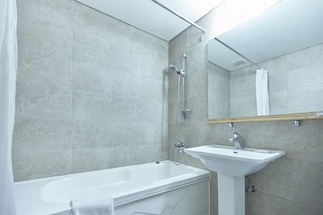 Inner, Twin Beds, No Window، Tower Hill Hotel 4/4