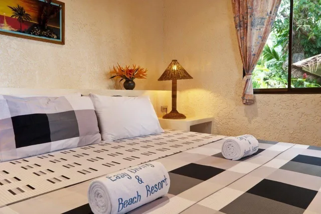 Super, Deluxe, King Bed, Easy Diving And Beach Resort 2/3