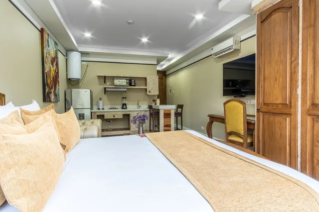 Executive, Queen Bed, Hotel Du Parc 7/10