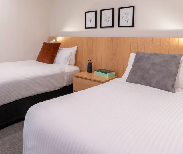3 Bedrooms, Lake Side، Avani Queenstown Hotel 4/10