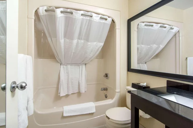 غرفة بزنس بسرير كينج، Comfort Inn Sudbury City 9/9