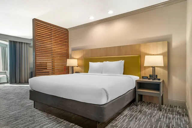 Suite, King Bed, Exterior Entrance، Country Inn Suites By Radisson Metairie New Orleans La 1/3