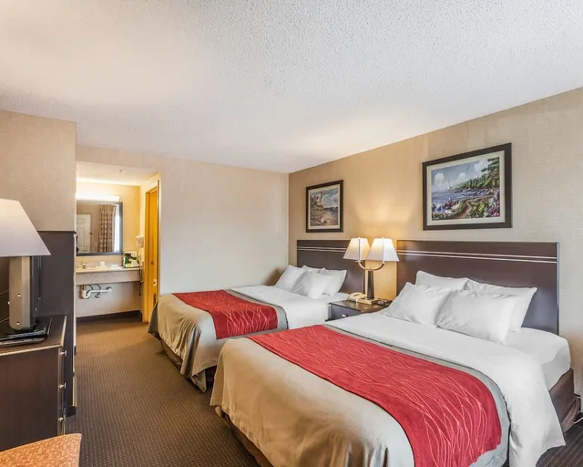 Upgrade, 2 Queen Beds، Comfort Inn On The Bay 6/10