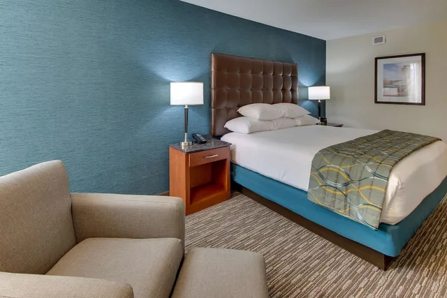 Room, King Bed, Pear Tree Inn St Louis Airport 3/8