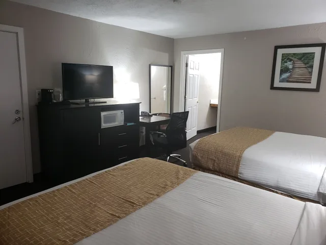 غرفة بسريرين كوين لذوي الإعاقة، Travelodge by Wyndham Traverse City MI 3/8