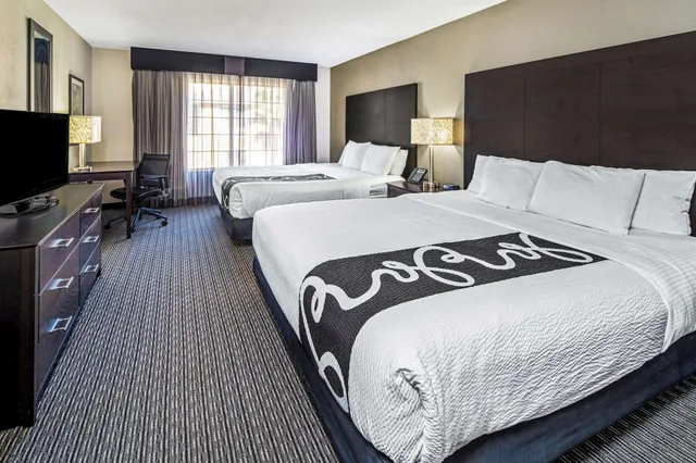 جناح عائلي بسريرين مزدوجين، Holiday Inn Express & Suites Anaheim Convention Center Area 2/6