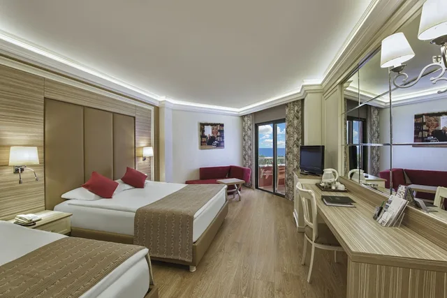 غرفة قياسية بسرير كوين بإطلالة جزئية على البحر، Delphin Deluxe Resort 4/10