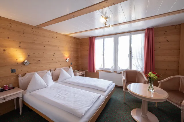 غرفة قياسية بسريرين منفصلين، Chalet Swiss Hotel 2/4