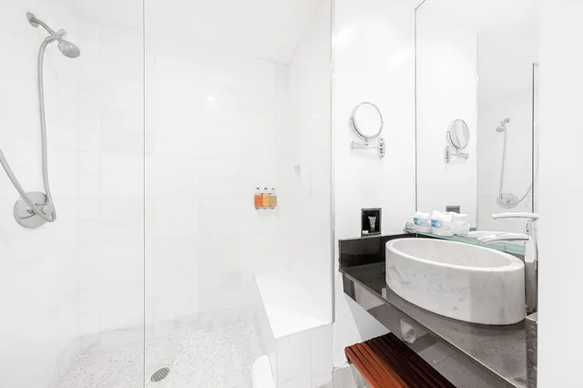 جناح بسرير كينج بغرفة نوم واحدة، The O Hotel, Trademark Collection by Wyndham 6/9