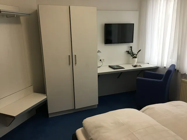 1 Bedroom, Standard, Twin Beds, Hotel & Restaurant Park-Cafe Isa 5/6