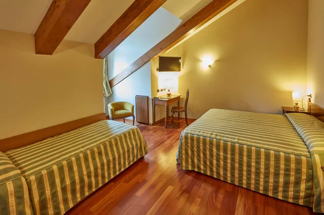 غرفة رباعية، Hotel Liberty 7/10