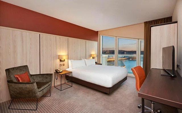 غرفة ديلوكس بسرير كوين، Doubletree By Hilton London Excel 2/7