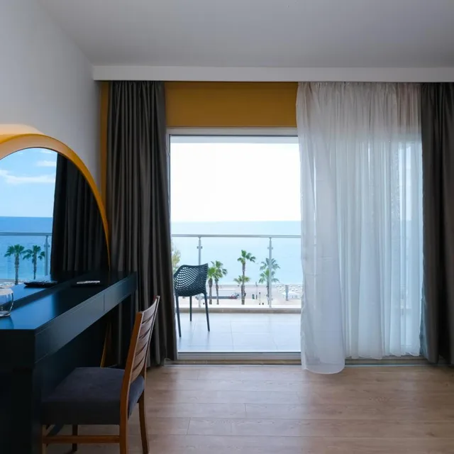 جناح بشرفة، Sea City Devran Hotel & Spa 9/10