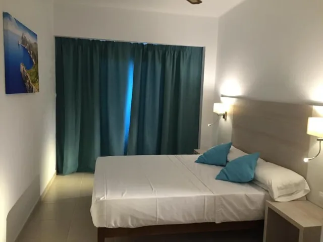 غرفة قياسية بسريرين منفصلين بإطلالة على المدينة بشرفة، Antares Hotel 4/10
