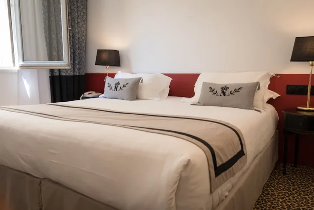 غرفة بسرير كوين، Hotel Napoleon Ajaccio 1/10