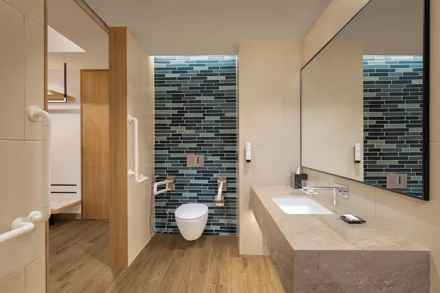 غرفة قياسية بسريرين منفصلين بإطلالة على المدينة، Fairfield by Marriott Mumbai International Airport 5/5