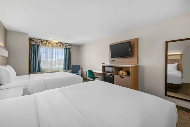 Standard, 2 Queen Beds, Econo Lodge Inn & Suites Santa Fe, NM 3/10