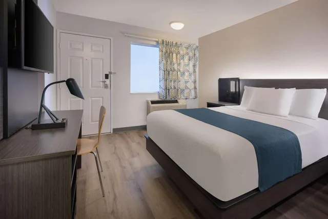 1 Queen Bed ADA/RI Shower/Micfridge، Motel6 Woodland, CA - Sacramento Airport 8/10