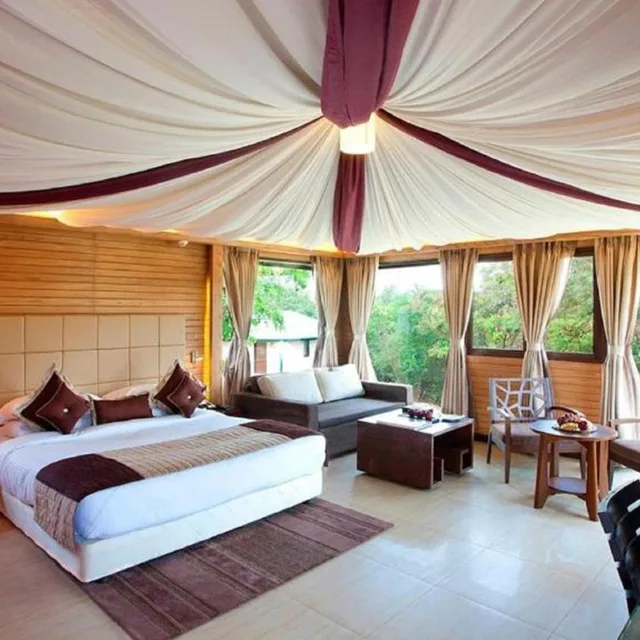 كوخ بسرير كينج، Aamby Valley City, Lonavala 1/4