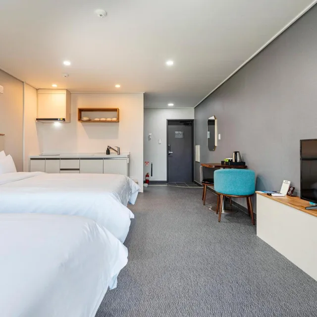 Deluxe, Partial Ocean View, Kitchenette, Strip Building، Aewol Stay in Jeju 6/10