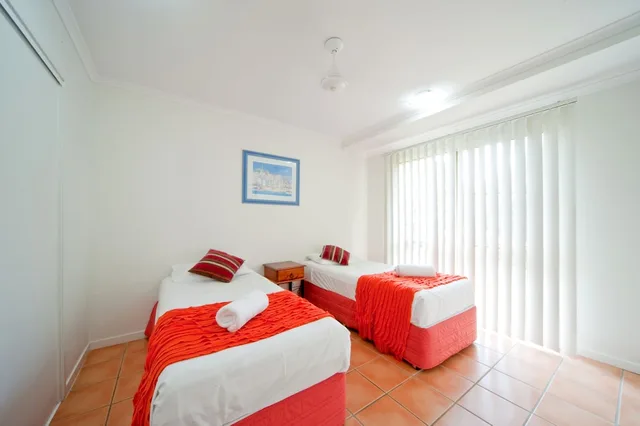 2 Bedrooms, Garden Villa, Queen and Twin Beds، At Beach Court Holiday Villas 1/3
