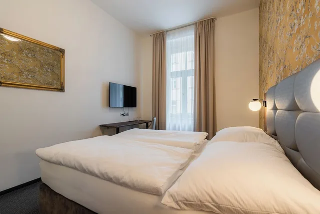 غرفة قياسية بسرير كوين، EA Hotel Victoria 1/3