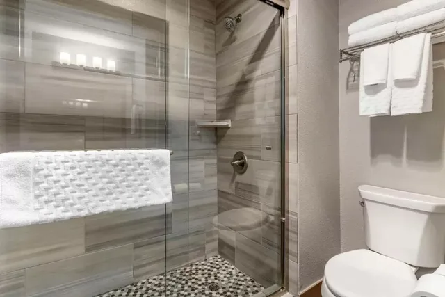 جناح بسرير كينج، Best Western Plus Vineyard Inn 5/8