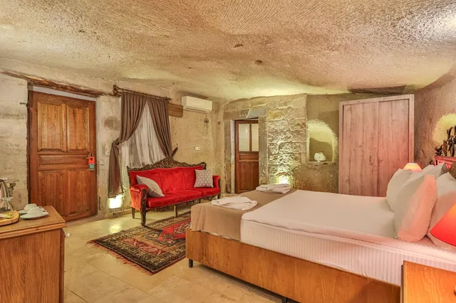 Cave, Deluxe, Hot Tub، Bedrock Cave Hotel 6/10