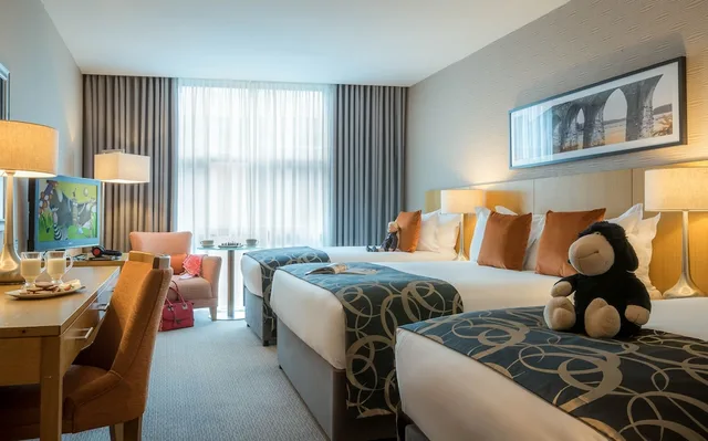 غرفة ديلوكس عائلية بسرير مزدوج وسرير فردي، Clayton Hotel Leopardstown 2/9