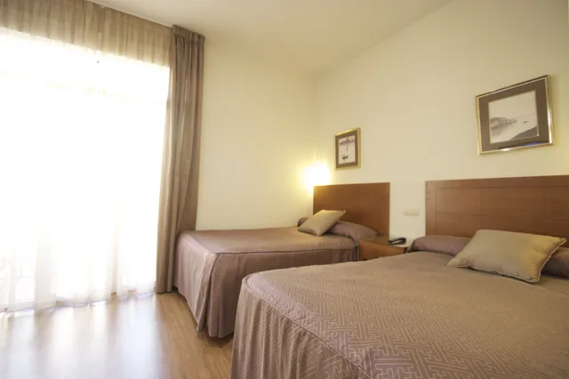 غرفة سوبيريور بسريرين منفصلين، El Rincon De Gran Via 2/3