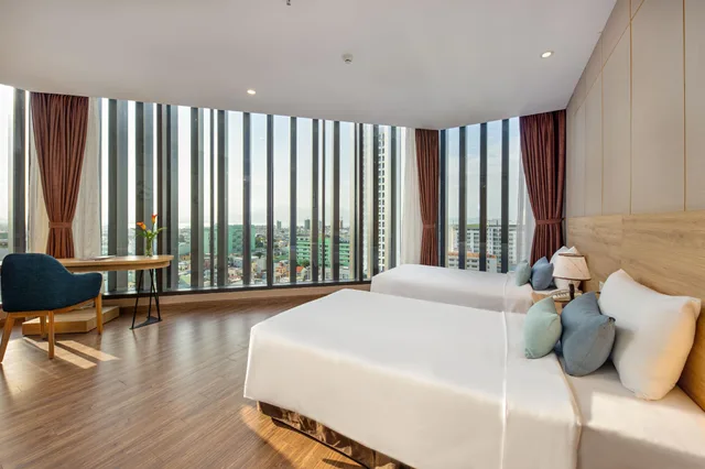 جناح عائلي بسرير كينج وسريرين منفصلين بإطلالة على المدينة، G8 Luxury Hotel and Spa Da Nang 1/1