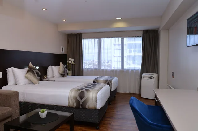 غرفة قياسية بسريرين منفصلين، Auckland City Hotel 1/7