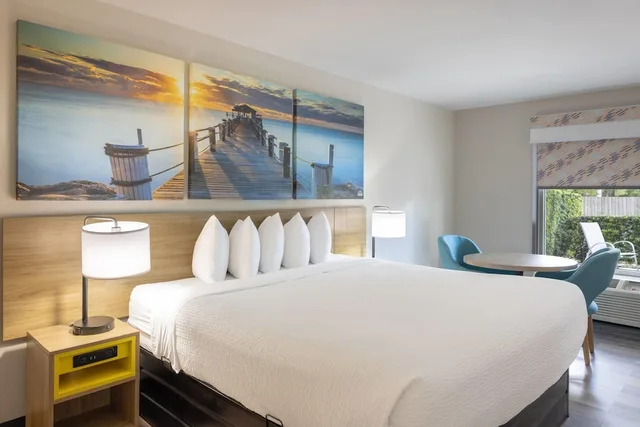 Room, King Bed, Accessible, Days Inn by Wyndham Port Charlotte/Punta Gorda 9/10