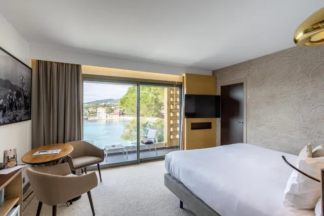 غرفة بريستيج بسرير مزدوج بإطلالة على البحر، Thalazur Bandol Ile Rousse Hotel 2/3