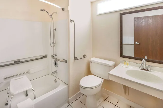 غرفة قياسية بسرير كوين لذوي الإعاقة، Super 8 By Wyndham Cheyenne Wy 6/10