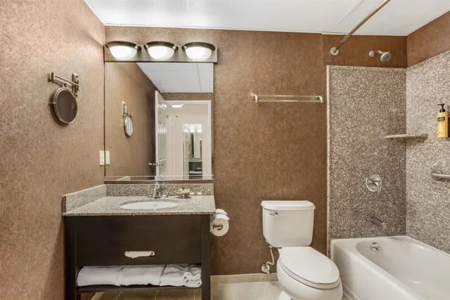 جناح بسرير كوين، Best Western Plus Morristown Inn 3/6