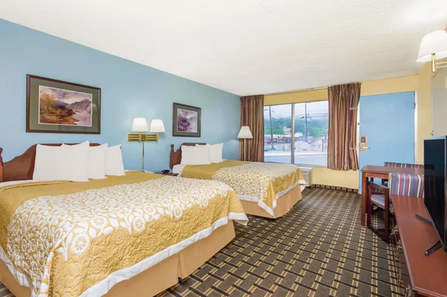 غرفة قياسية بسريرين كوين، Days Inn by Wyndham Clayton 3/8