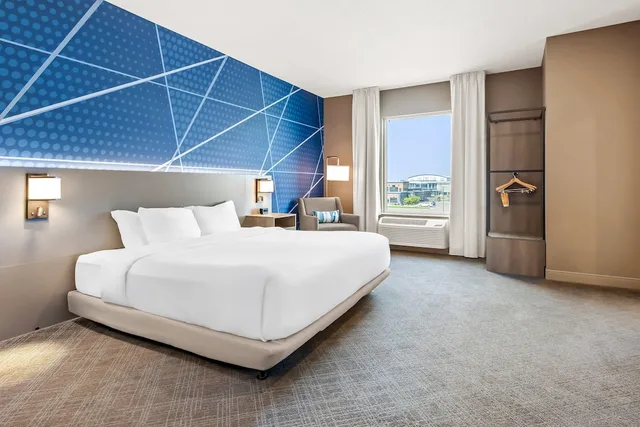 جناح بسرير كينج مع أريكة لذوي الإعاقة، Comfort Inn & Suites at Sanford Sports Complex 1/8