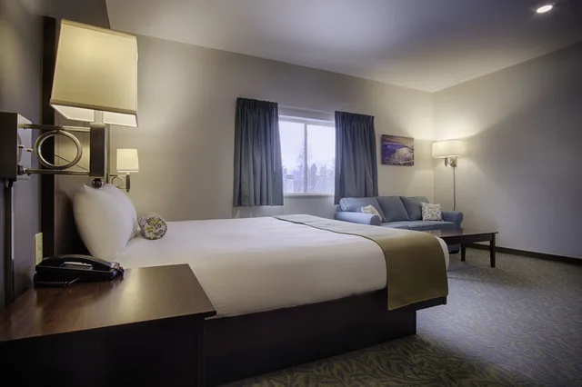 جناح جونيور بسرير كينج مع أريكة، Sun Ski Inn And Suites 8/10