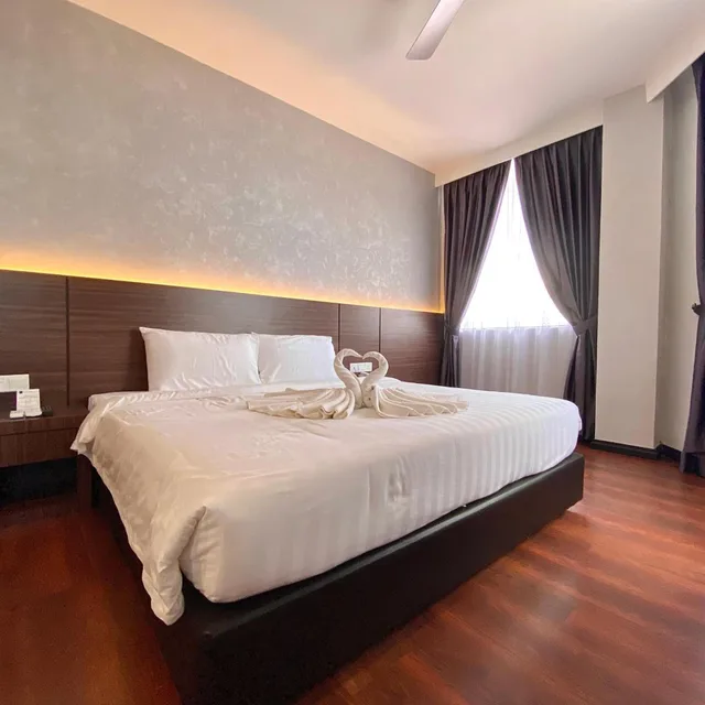 Superior, King Bed, Grace Hotel Semporna 1/3
