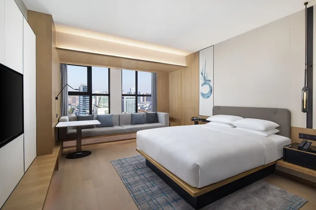 غرفة قياسية بسرير كينج بإطلالة على المدينة، Fairfield by Marriott Huai'An Downtown 1/2