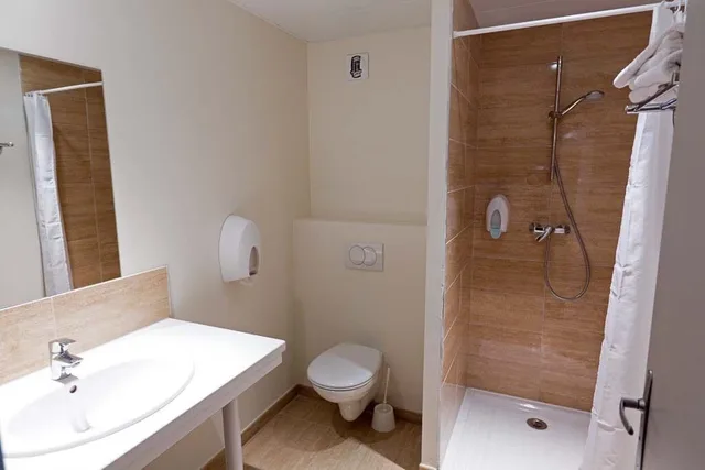 غرفة بسريرين منفصلين، Hotel Saint Etienne 6/6