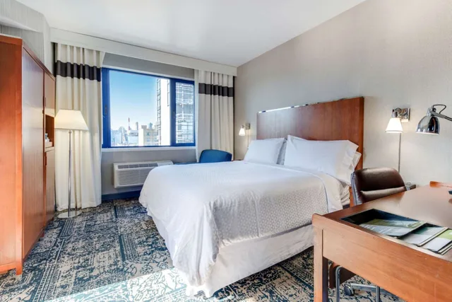 غرفة بسرير كينج بإطلالة على المدينة بشرفة، Vista LIC Hotel, BW Premier Collection 4/6