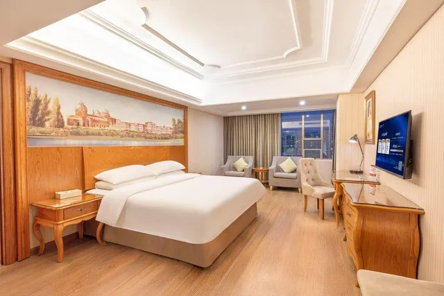 غرفة بزنس بسرير كوين، Vienna International Caopu Jindaotian 2/2